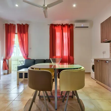 Serene & Penthouses In شقة