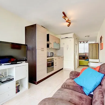 Serene & Penthouses In * سليمة