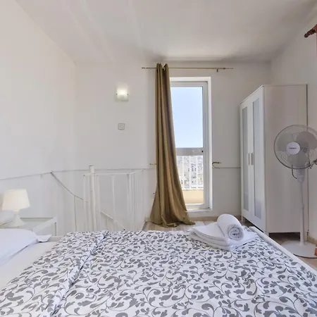 Serene & Penthouses In * سليمة