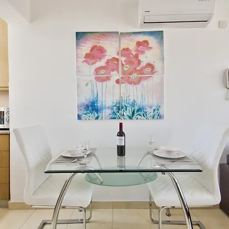 Serene & Penthouses In شقة *